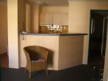 Aruba Sands Resort Broadbeach 4*,  Australia